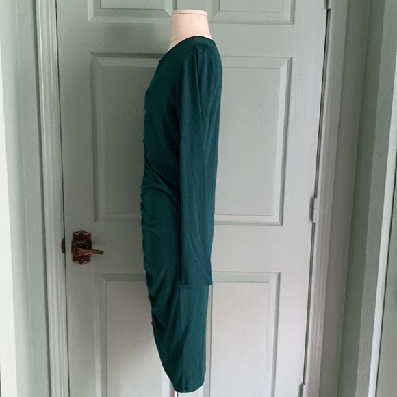 LEITH emerald green light weight knit long sleeve dress with center ruching - Picture 5 of 11